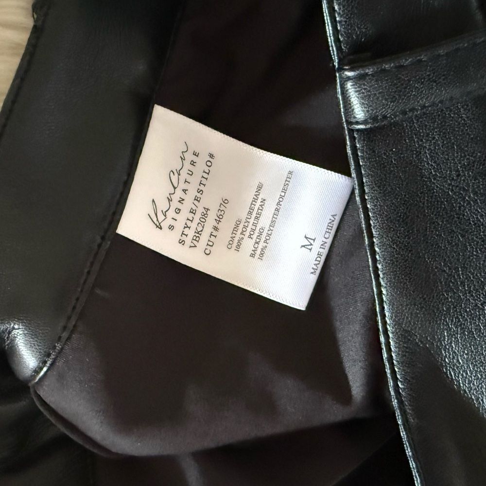 Black faux leather shorts - Picture 6 of 7